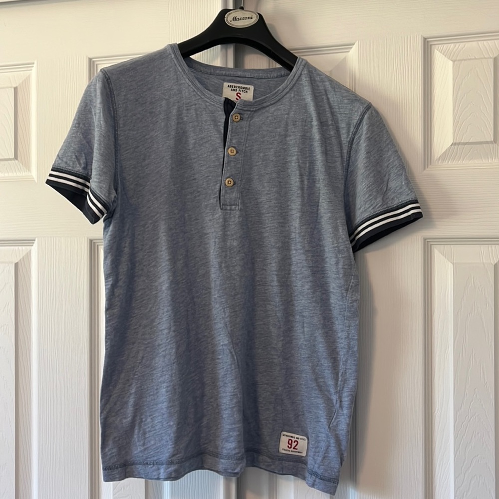 Men’s adult teen size S short sleeve shirt Abercrombie and Fitch